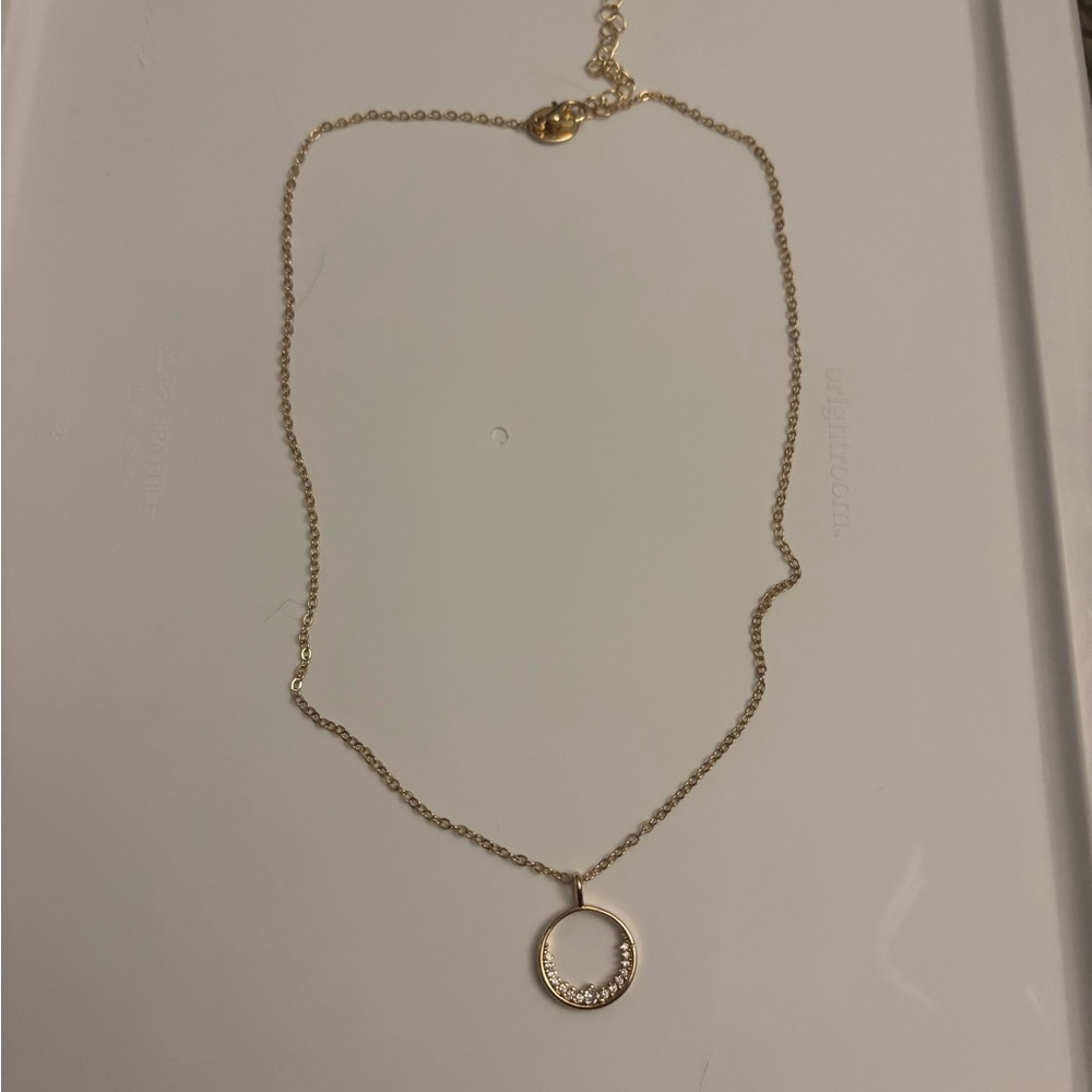 3️⃣for$10      gold circle necklace with diamonds 💎